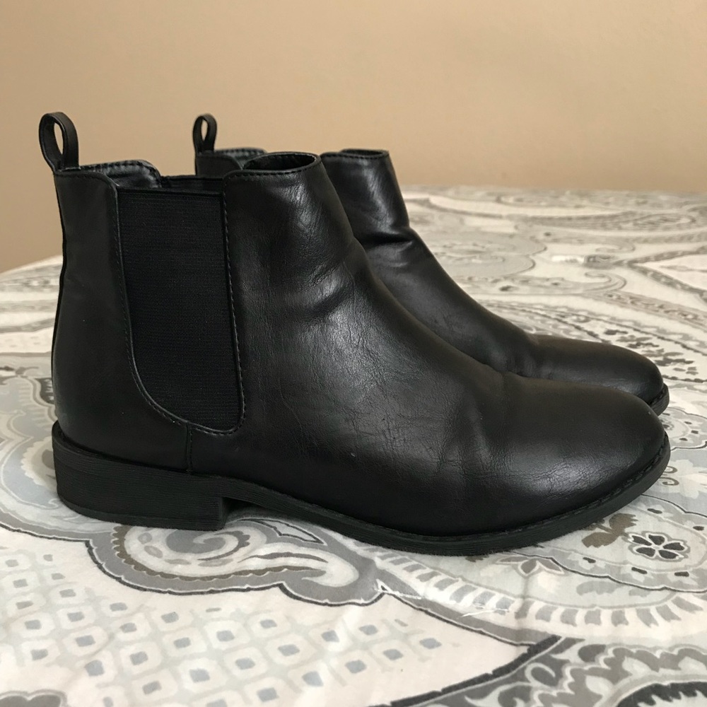 Forever 21 Black vegan leather booties